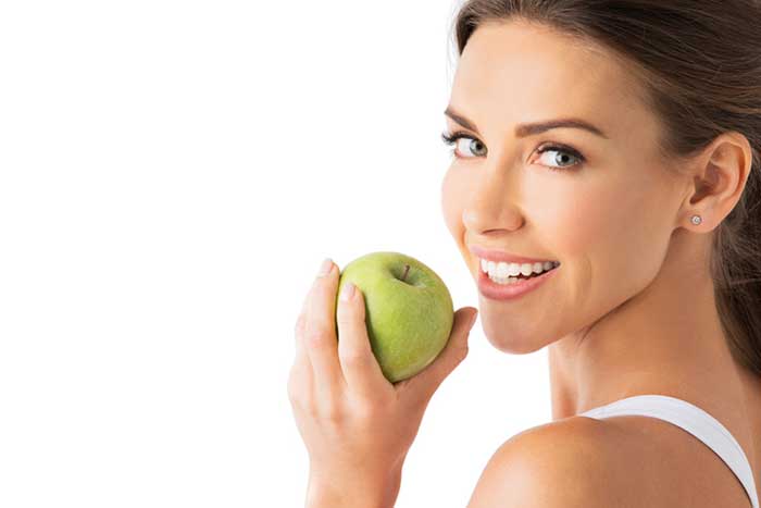 A girl eating apple
